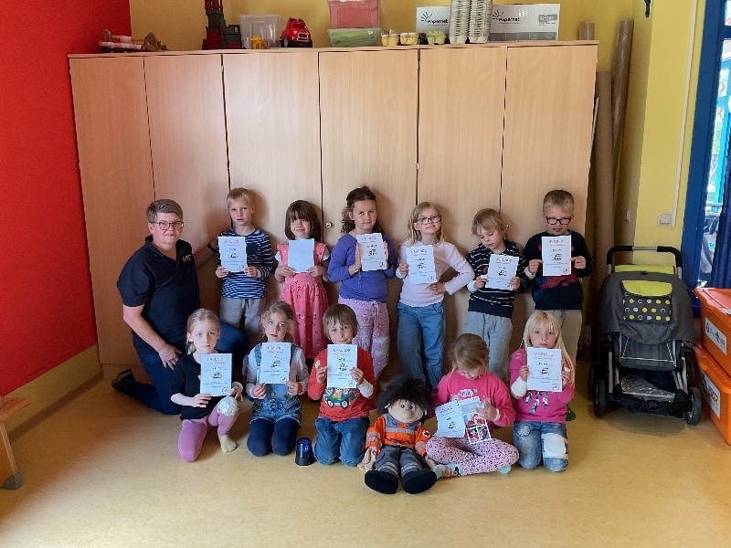 alle Teilnehmer des Erste-Hilfekurs